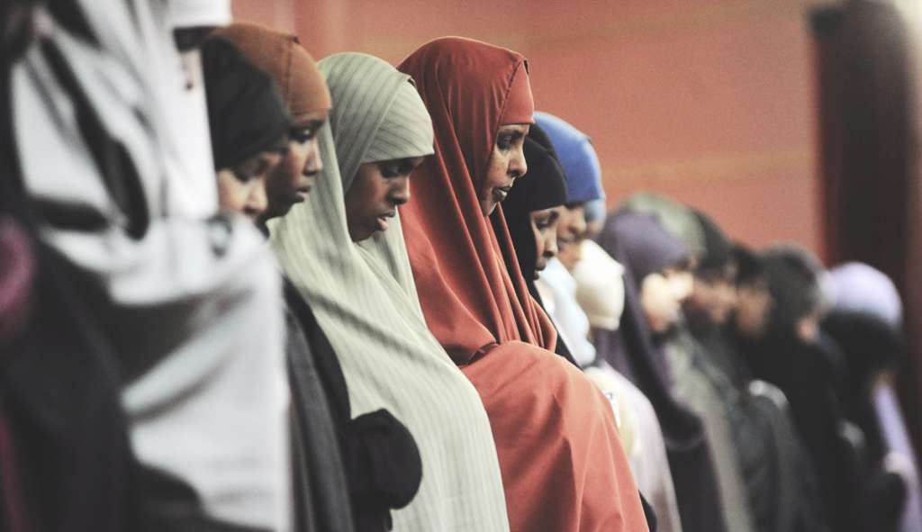 Muslims_Pray_God